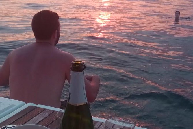 1h Refreshing Sailing Tour in Barcelona with Open Bar & Snacks - Why sunset departures have extra appeal