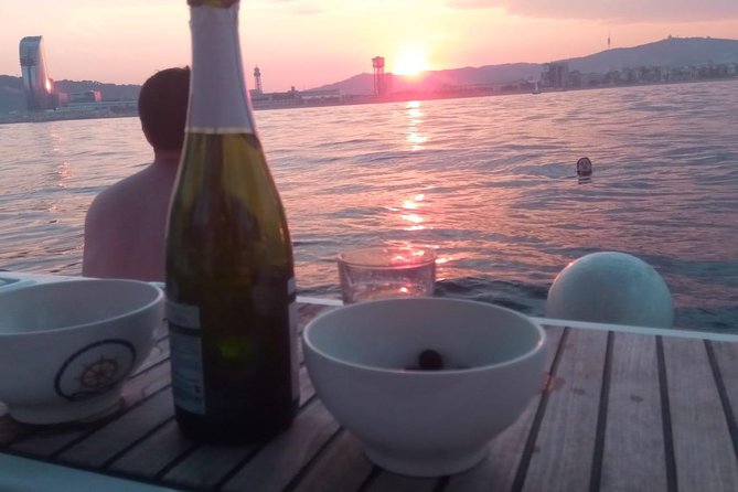 1h Refreshing Sailing Tour in Barcelona with Open Bar & Snacks - Who should book this sailing trip?