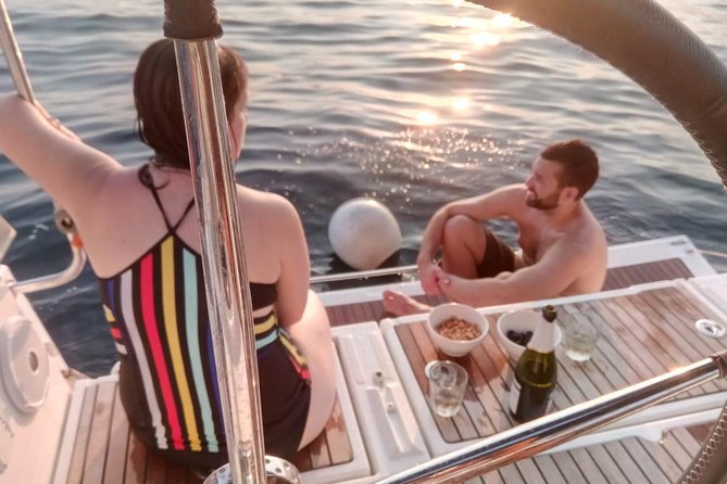 2-Hour Sailing Tour in Barcelona with Open Bar & Snacks - Comfort, music, and the social side