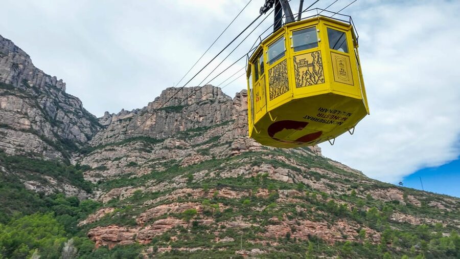 Aeri de Montserrat Cable Car Ticket - Timing your visit around the two-gondola system