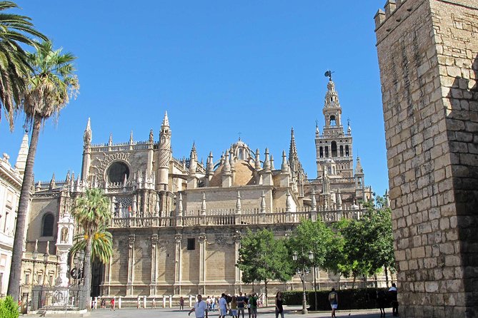 Alcazar and Cathedral of Seville Tour with Skip the Line Tickets - Seville Cathedral: scale first, detail second