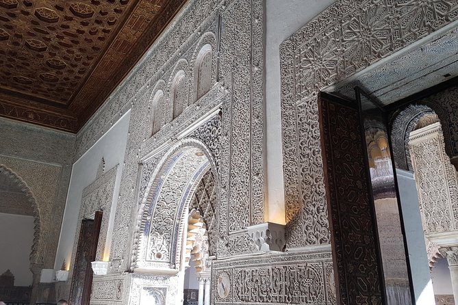 Alcazar and Cathedral of Seville Tour with Skip the Line Tickets - What the guides add to the four-hour visit