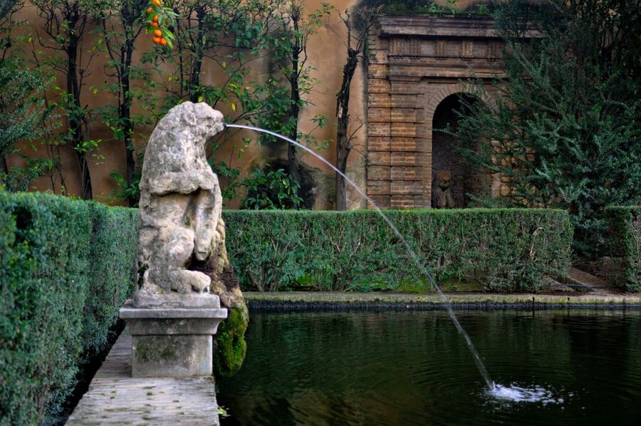 Alcázar of Seville Skip-the-Line Tickets and Guided Tour - Why a guided visit helps at the Alcázar