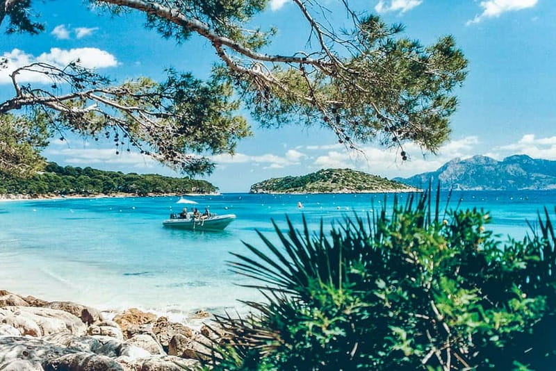 Alcudia: Formentor Beach, Lighthouse Cruise, and Small Group - Es Caló and the Bay of Pollença