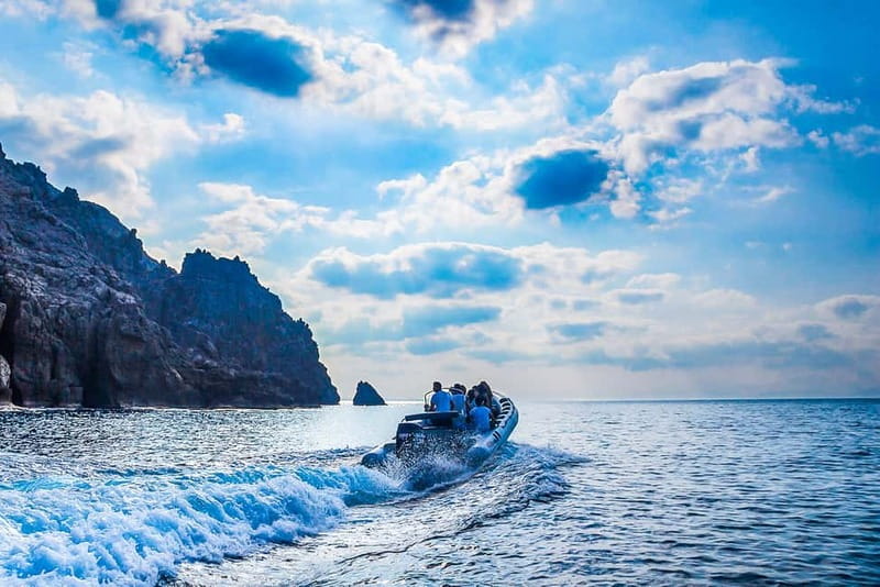 Alcudia: Formentor Beach, Lighthouse Cruise, and Small Group - Group size, guides, and onboard extras