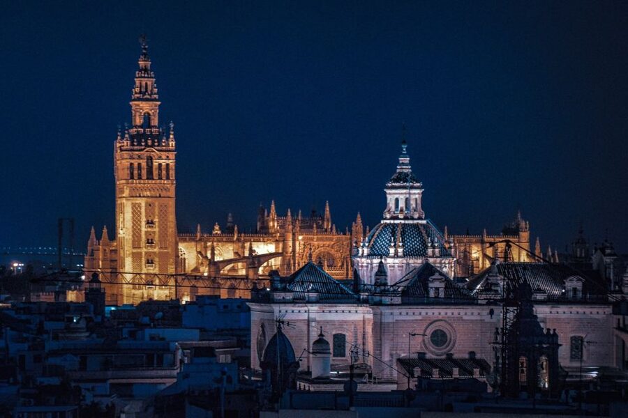 Algarve: Seville Full-Day Shopping and Sightseeing Tour - Pickup from the Olhão area