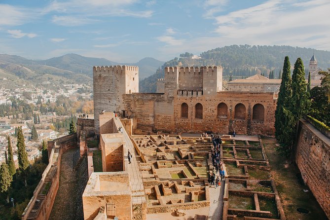Alhambra and Generalife Skip-the-Line Ticket with Guide - The Alhambra: A Hilltop Royal City