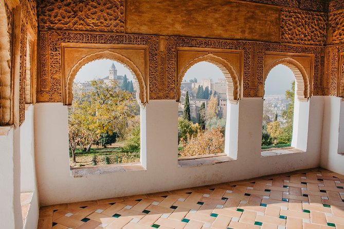 Alhambra and Generalife Skip-the-Line Ticket with Guide - Carlos V Palace and the Christian Layer