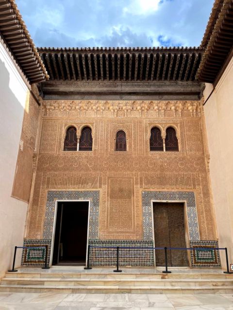 Alhambra and Nasrid Palaces Guided Tour with Tickets - Key points to know before booking