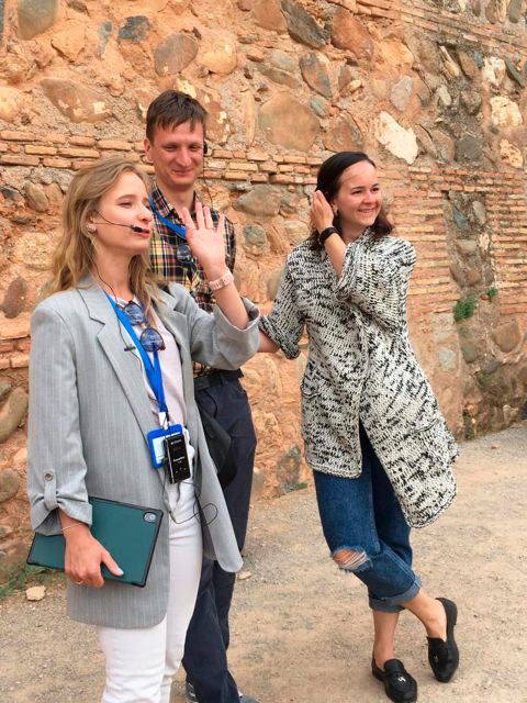 Alhambra and Nasrid Palaces Guided Tour with Tickets - Why the Alhambra makes sense with a guide