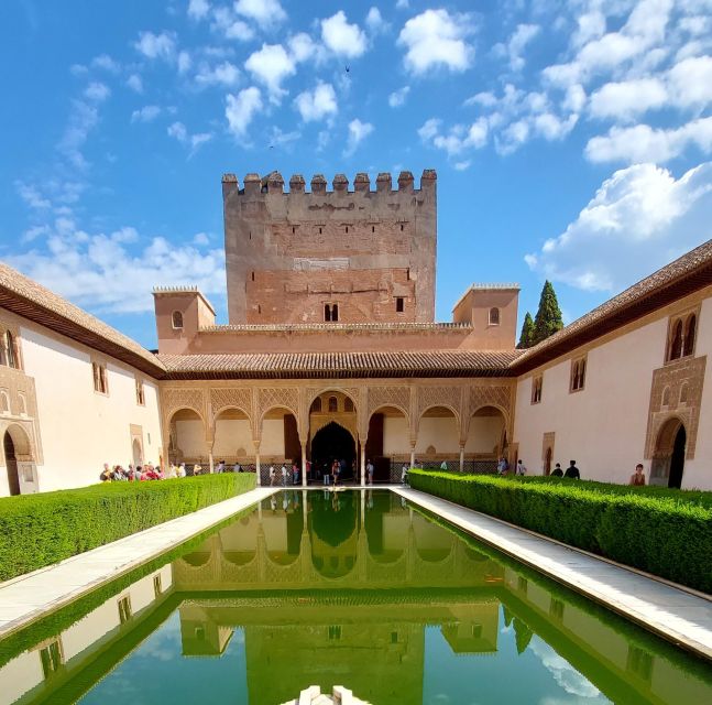 Alhambra and Nasrid Palaces Guided Tour with Tickets - The Alcazaba, where the military story begins