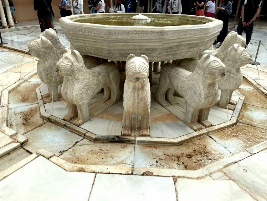 Alhambra and Nasrid Palaces Guided Tour with Tickets - Timing, footwear, and practical details