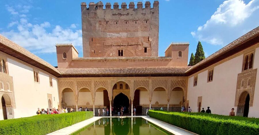 Alhambra and Nasrid Palaces Guided Tour with Tickets - Starting the visit at the Alhambra