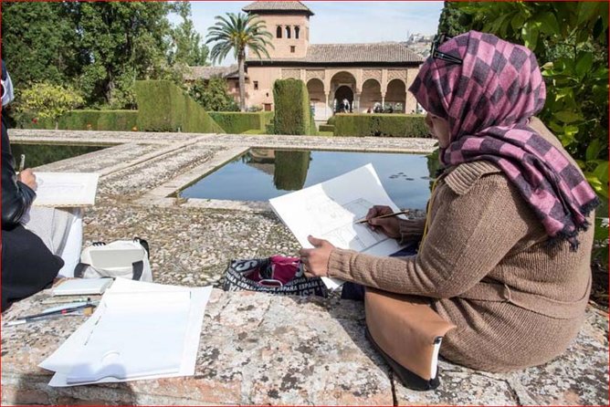 Alhambra &Charles Palace Guided Tour with Optional Nasrid Palaces - Generalife Gardens and the Alcazaba fortress