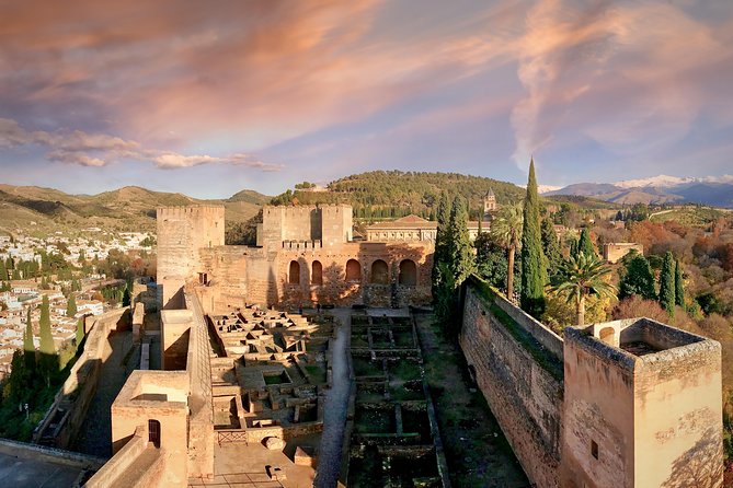 Alhambra & Generalife Skip the line Small Group including Nasrid Palaces - Key points before you book