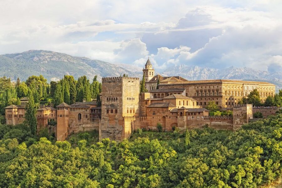 Alhambra Guided Tour with Fast-Track Entry - Key points before you book