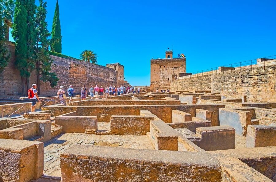 Alhambra Guided Tour with Fast-Track Entry - Who will get the most from this tour?