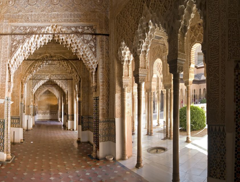 Alhambra Guided Tour with Fast-Track Entry - The Palace of Charles V and the Christian chapter