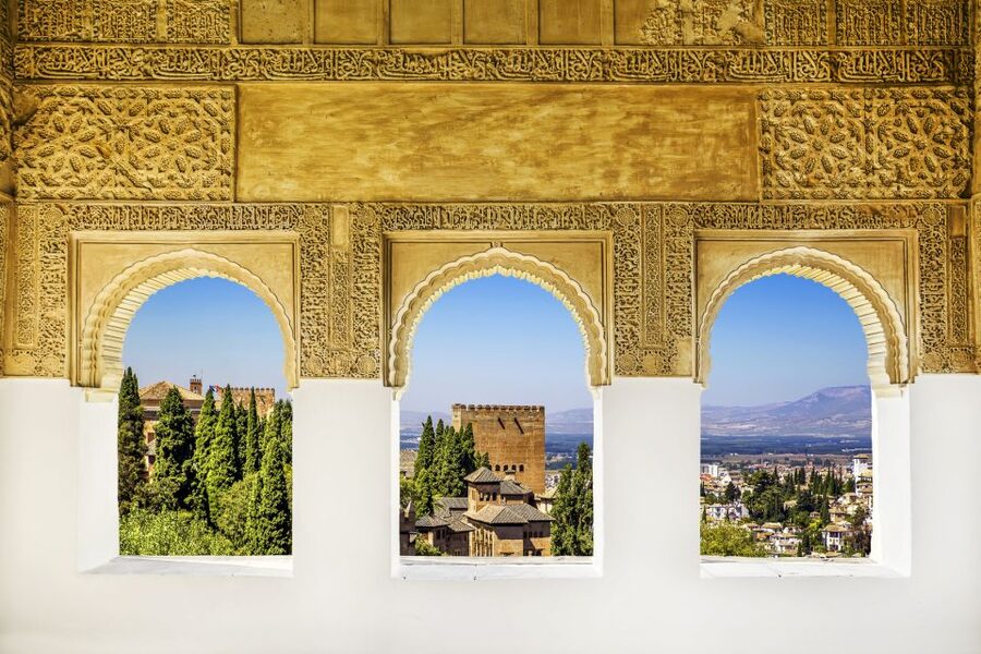 Alhambra, Nasrid Palaces, and Generalife 3-Hour Guided Tour - Why the Alhambra works best with a guide