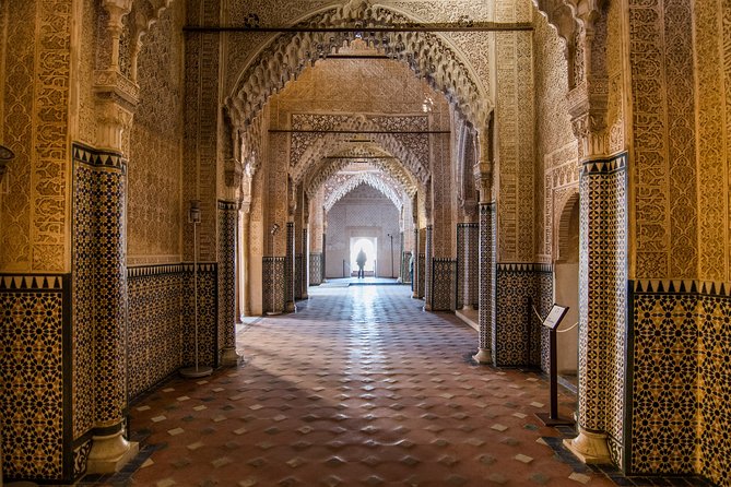 Alhambra: Small Group Tour with Local Guide & Admission - Generalife Gardens: water, flowers, and a slower mood