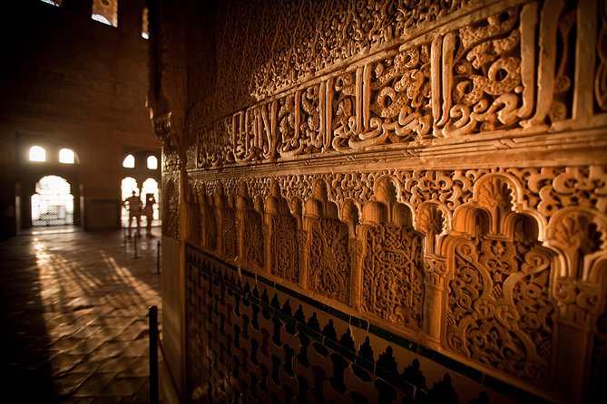 Alhambra: Small Group Tour with Local Guide & Admission - Alcazaba: the fortress above Granada