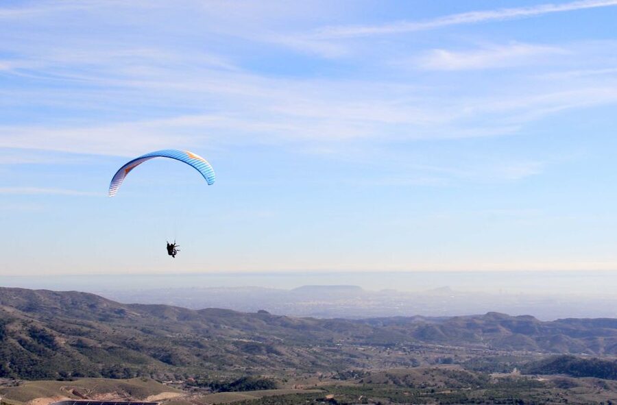 Alicante and Santa Pola: Tandem Paragliding Flight - Who should book this activity?