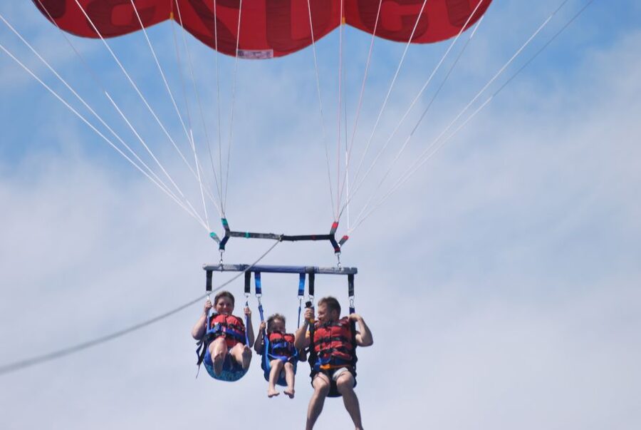Alicante: Boat Trip and Parasailing Experience with Drink - Key points at a glance