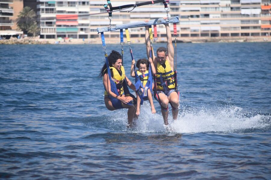 Alicante: Boat Trip and Parasailing Experience with Drink - Fifteen minutes over the sea