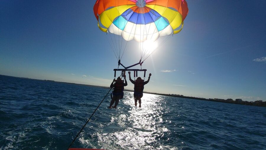 Alicante: Boat Trip and Parasailing Experience with Drink - Returning to the marina with photos in hand