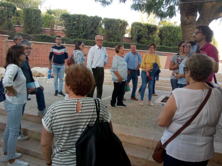 Almeria: Alcazaba Guided Tour - Patios and gardens with pools