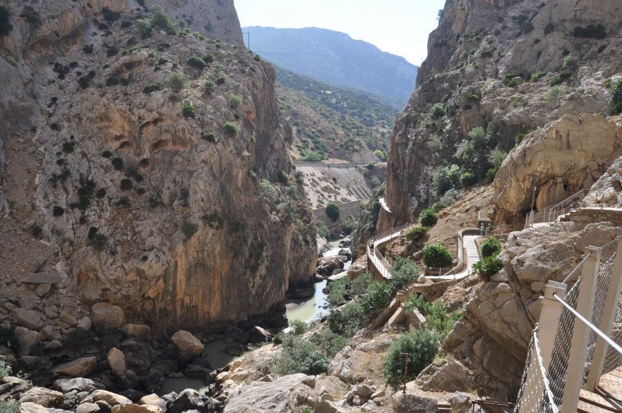 Ardales: Caminito del Rey & El Gaitanejo Guided Walking Tour - Entering the north side of Caminito del Rey