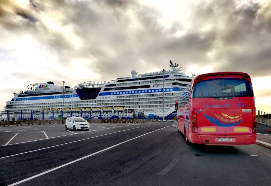 Arrecife: Timanfaya and Green Lagoon for Cruise Passengers - From Arrecife port to Lanzarote’s volcanic south