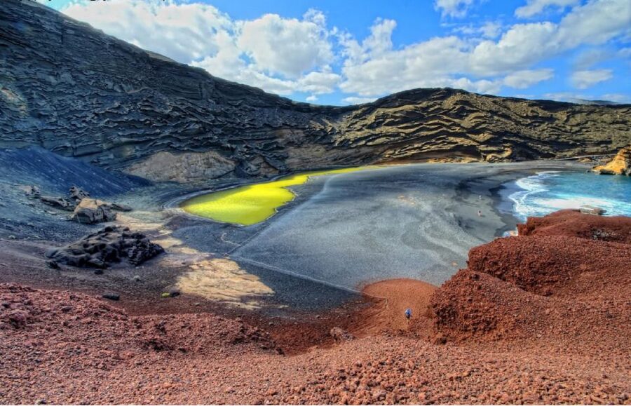Arrecife: Timanfaya and Green Lagoon for Cruise Passengers - La Geria’s vineyards on black volcanic ash