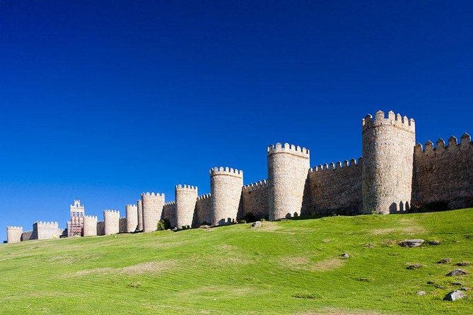 Avila & Segovia Tour with Tickets to Monuments from Madrid - Crossing the Sierra de Guadarrama