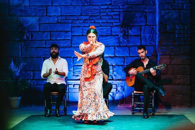 Baraka Triana. Flamenco show with drink - Who will enjoy this show most?