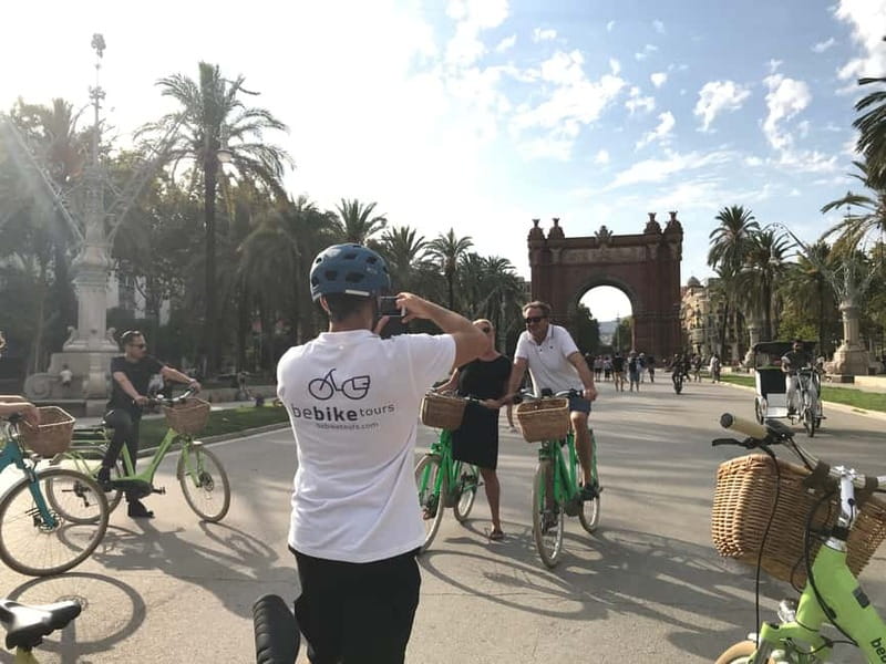 Barcelona: 1.5-Hour Sightseeing Tour by Bike/Electric Bike - At a glance