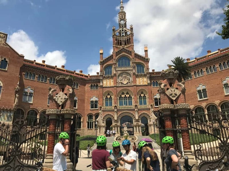 Barcelona: 1.5-Hour Sightseeing Tour by Bike/Electric Bike - Barceloneta and the Mediterranean waterfront
