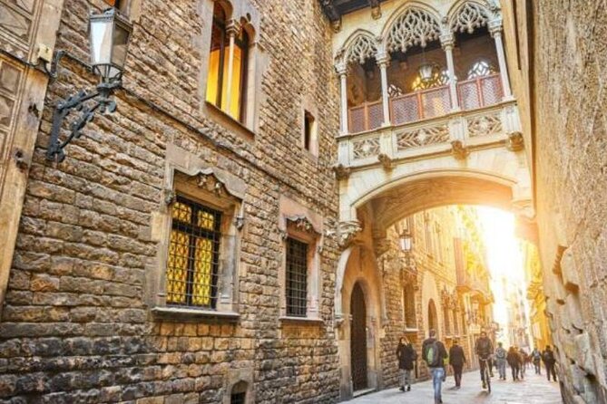 Barcelona 1.5h Private Old Town, Gothic & Ramblas Walking Tour - A short metro ride with a practical purpose