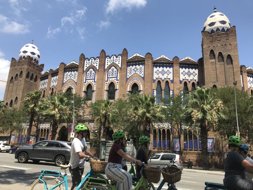 Barcelona: 2.5-Hour Bike or E-Bike Historical Tour - Who will get the most from this ride