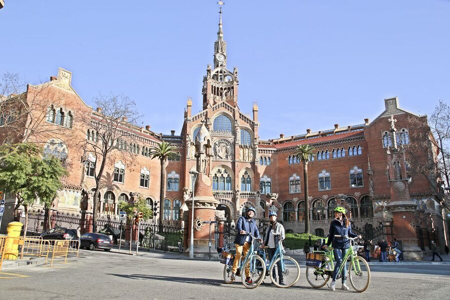 Barcelona: 2.5-Hour Bike or E-Bike Historical Tour - Starting beneath Arc de Triomf