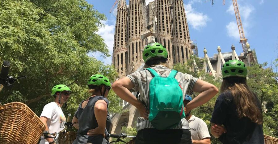 Barcelona: 2.5-Hour Bike or E-Bike Historical Tour - Casa Calvet and the move toward Modernism