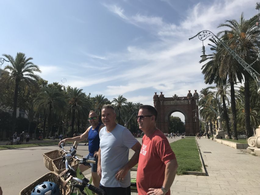 Barcelona: 2.5-Hour Bike or E-Bike Historical Tour - Passeig de Sant Joan and Sagrada Familia