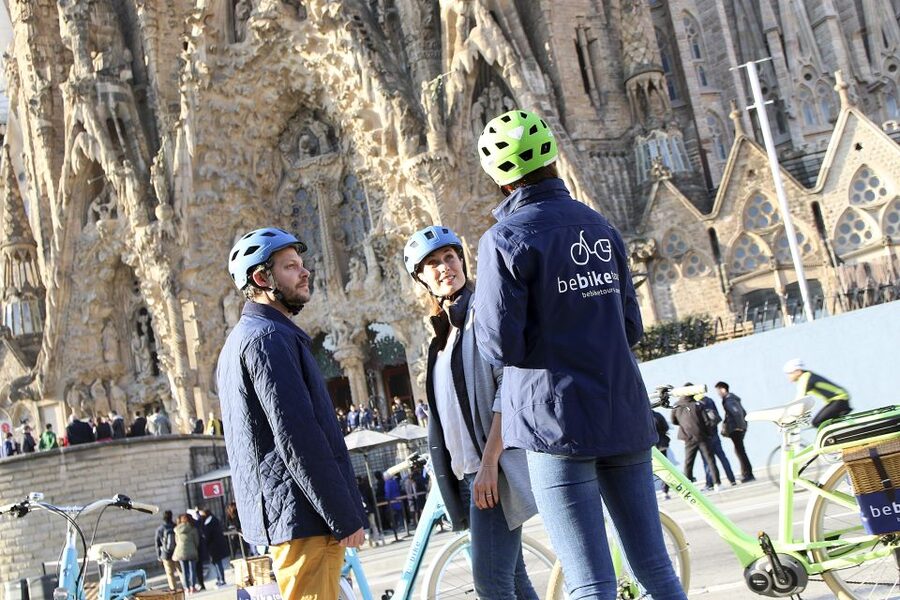 Barcelona: 2.5-Hour Bike or E-Bike Historical Tour - Bikes, comfort, and practical limits
