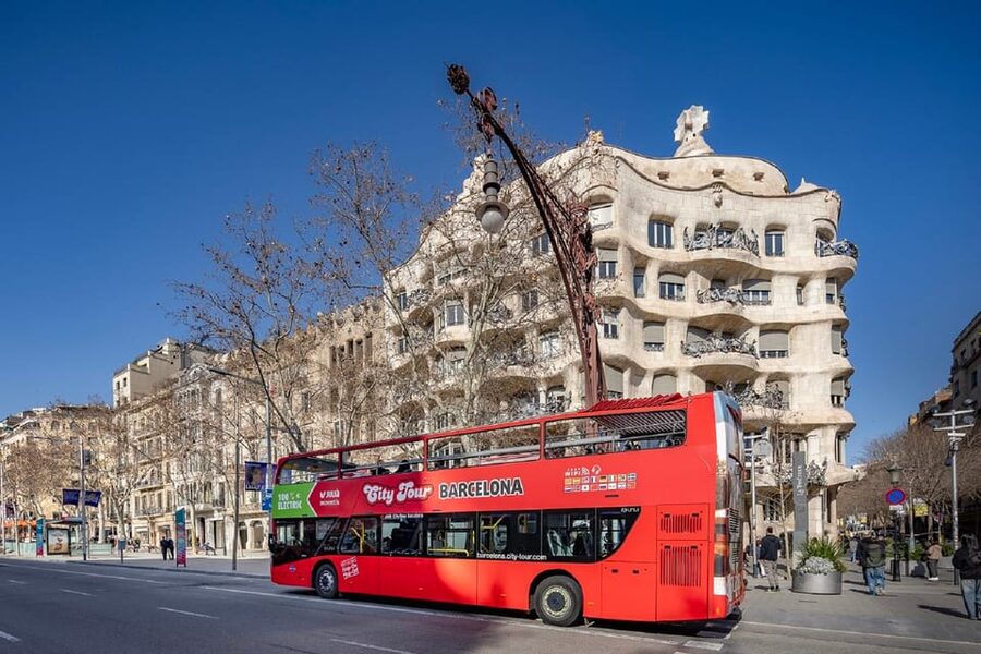 Barcelona: 24 or 48-Hour Hop-On Hop-Off Bus Tour - Port Olímpic, the promenade, and the sea