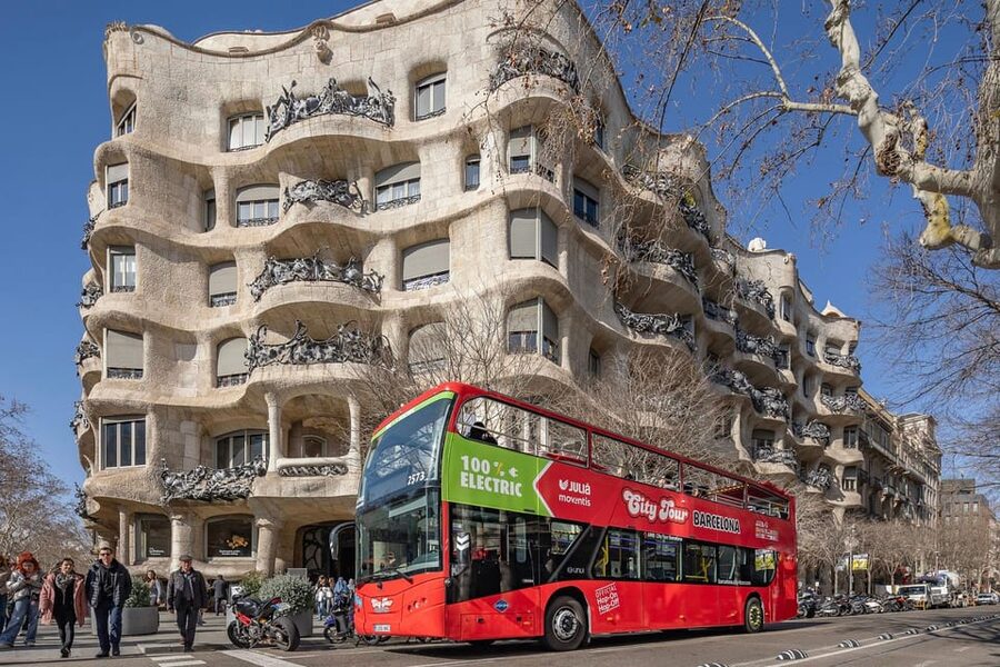 Barcelona: 24 or 48-Hour Hop-On Hop-Off Bus Tour - One day or two?
