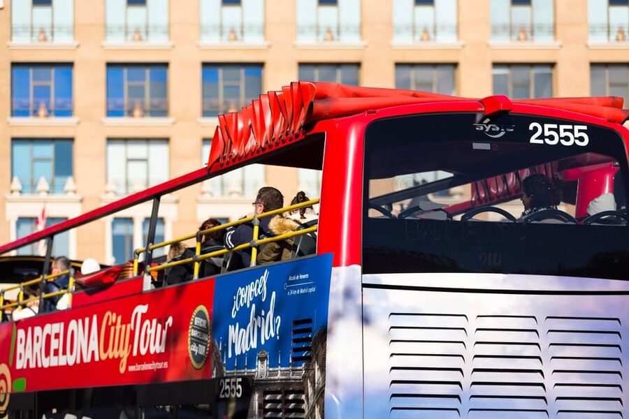 Barcelona: 24 or 48-Hour Hop-On Hop-Off Bus Tour - Audio commentary and onboard service