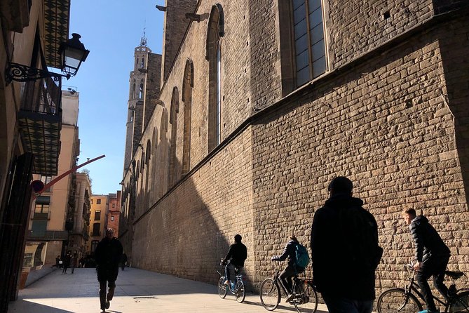 Barcelona 3-hour Bike or E-Bike Tour: Highlights and Hidden Gems - Plaça de Sant Jaume and the Gothic Quarter