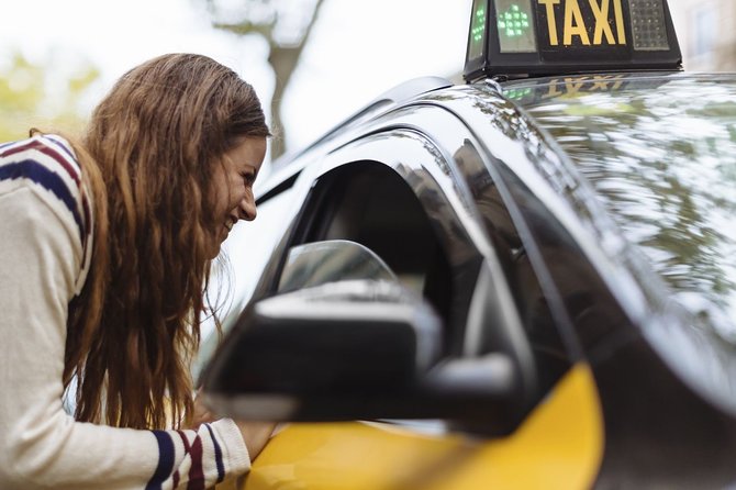 Barcelona Airport Private Arrival Transfers - Vehicles, luggage, and child seats