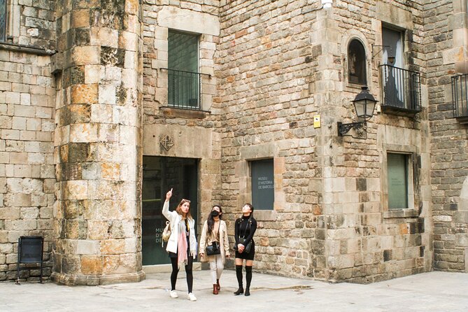 Barcelona all included: Sagrada, Park Güell, Montjuic & Gothic - Montjuïc views and the 1992 Olympic legacy
