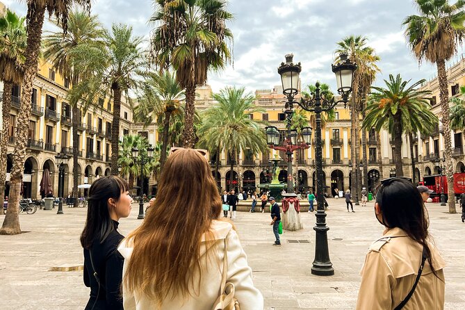 Barcelona all included: Sagrada, Park Güell, Montjuic & Gothic - Lunch before the Sagrada Família